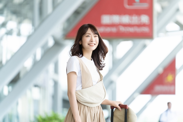 旅行をする女性