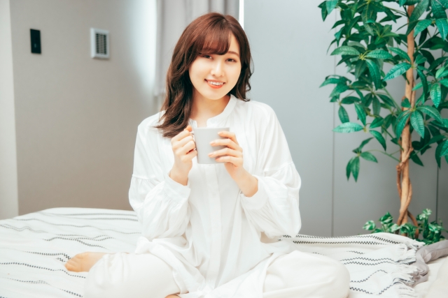 夜の一人の時間をすごす女性